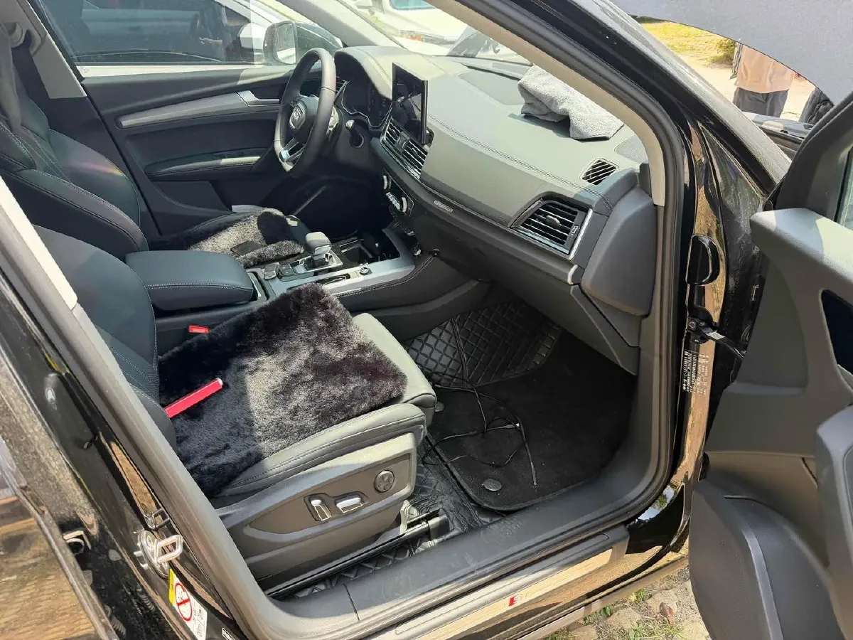 2026 Audi Q5L 2.0T 190HP L4 7DCT,autocango,china used car exporter,china ev exporter,chinese used car exporter,chinese used ev exporter