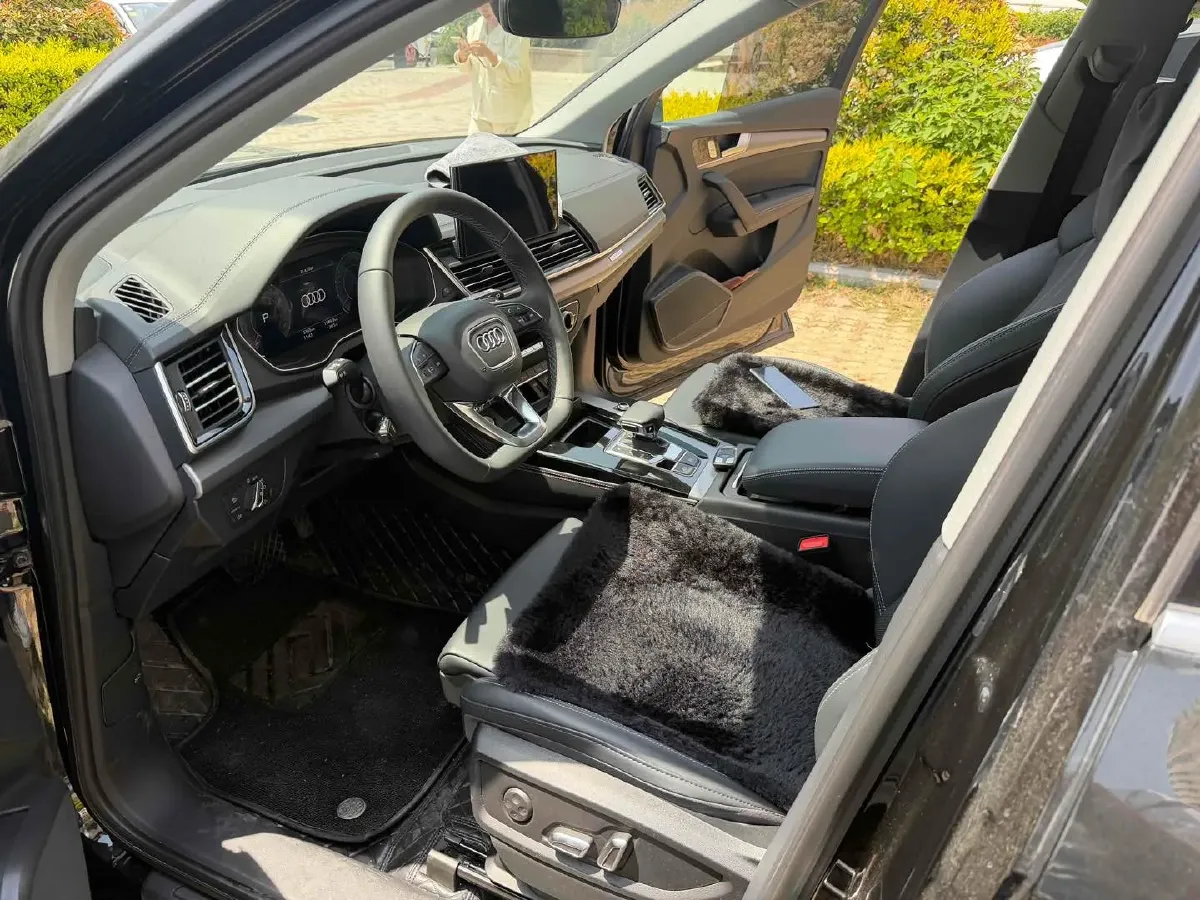 2026 Audi Q5L 2.0T 190HP L4 7DCT,autocango,china used car exporter,china ev exporter,chinese used car exporter,chinese used ev exporter