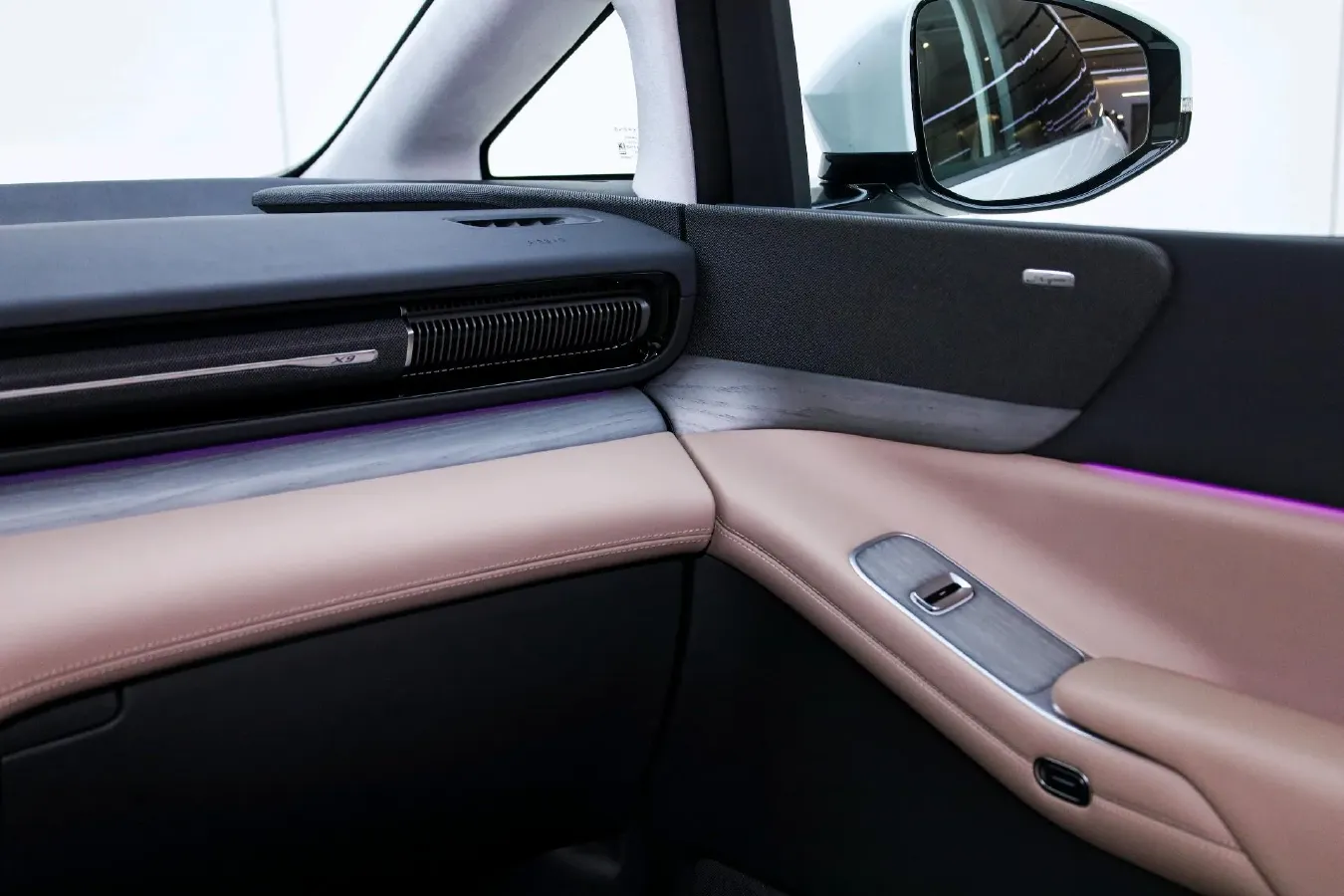 2025 Xpeng X9 BEV,autocango,china used car exporter,china ev exporter,chinese used car exporter,chinese used ev exporter