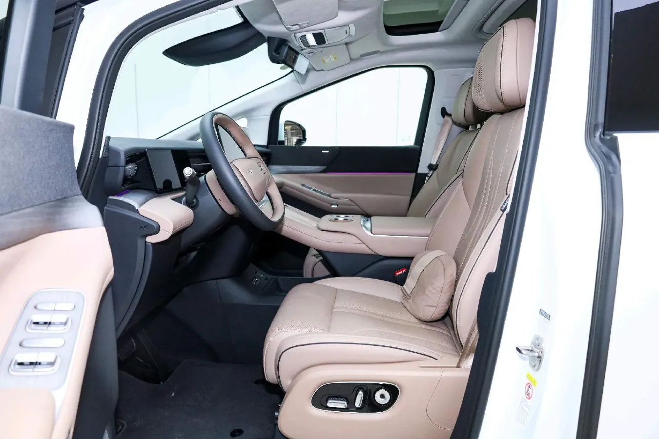 2025 Xpeng X9 BEV,autocango,china used car exporter,china ev exporter,chinese used car exporter,chinese used ev exporter