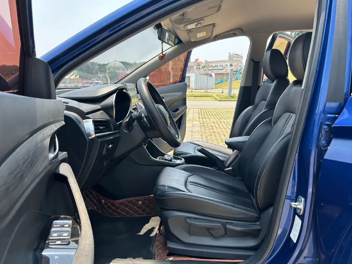 2019 BaoJun 360 1.5L 105HP L4 6MT,autocango,china used car exporter,china ev exporter,chinese used car exporter,chinese used ev exporter