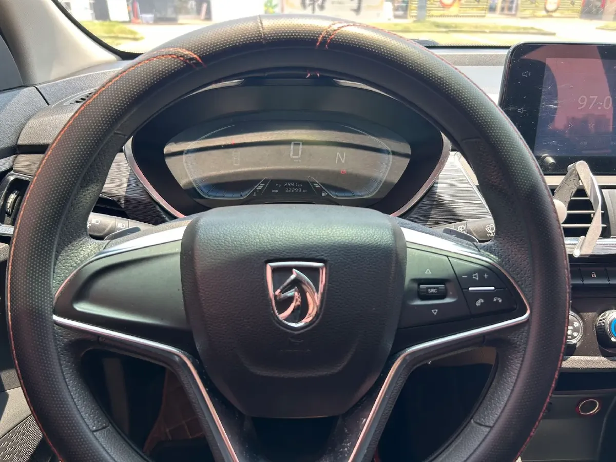 2019 BaoJun 360 1.5L 105HP L4 6MT,autocango,china used car exporter,china ev exporter,chinese used car exporter,chinese used ev exporter