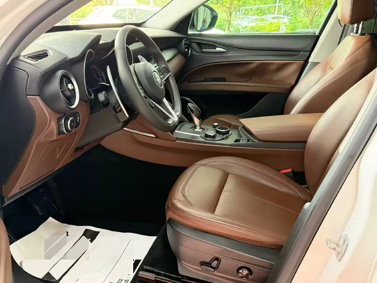 2017 Alfa Romeo Stelvio 2.0T 280HP L4 8AT,autocango,china used car exporter,china ev exporter,chinese used car exporter,chinese used ev exporter