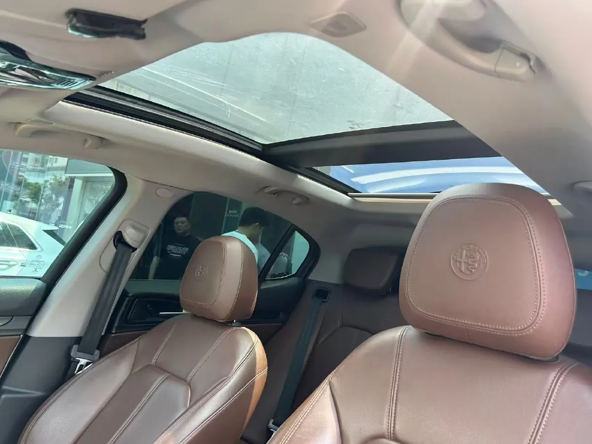 2017 Alfa Romeo Stelvio 2.0T 280HP L4 8AT,autocango,china used car exporter,china ev exporter,chinese used car exporter,chinese used ev exporter