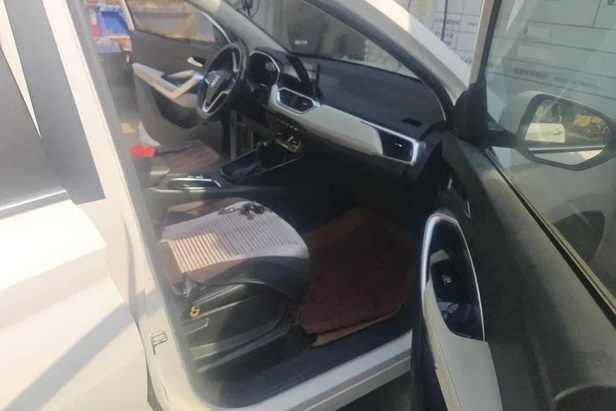 2019 BaoJun 530 1.5T 151HP L4 CVT,autocango,china used car exporter,china ev exporter,chinese used car exporter,chinese used ev exporter