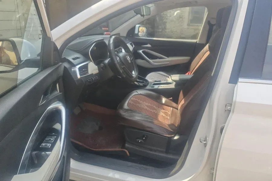 2019 BaoJun 530 1.5T 151HP L4 CVT,autocango,china used car exporter,china ev exporter,chinese used car exporter,chinese used ev exporter