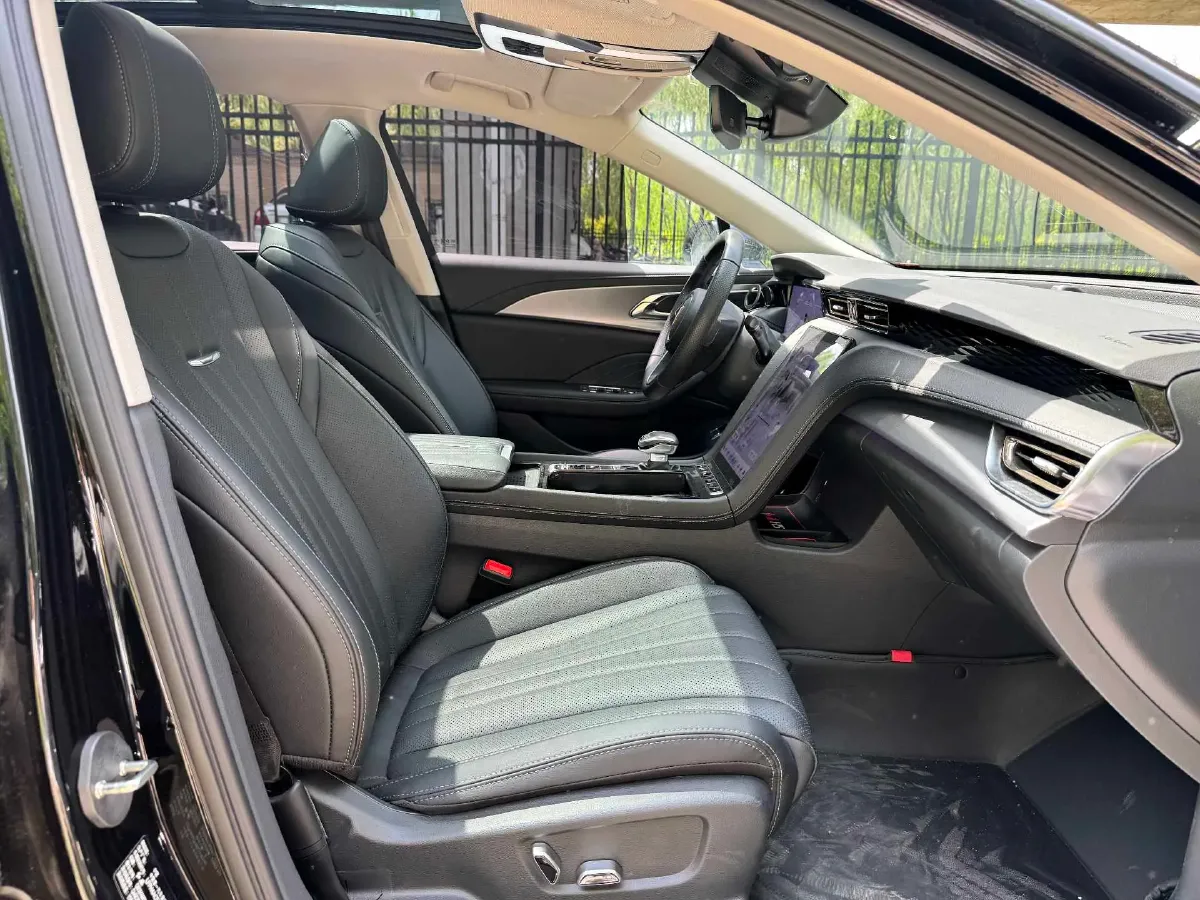 2024 HongQi H5 2.0T 224HP L4 8AT,autocango,china used car exporter,china ev exporter,chinese used car exporter,chinese used ev exporter