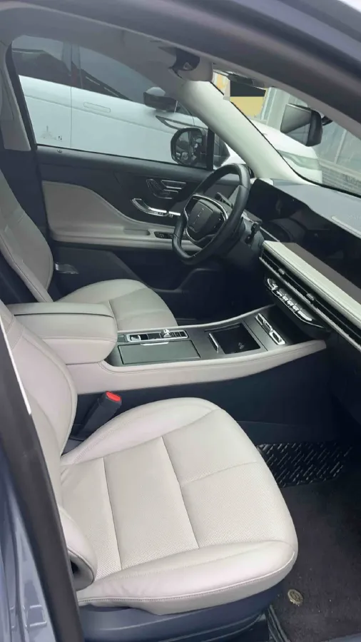 2023 Lincoln Corsair 2.0T 261HP L4 8AT,autocango,china used car exporter,china ev exporter,chinese used car exporter,chinese used ev exporter