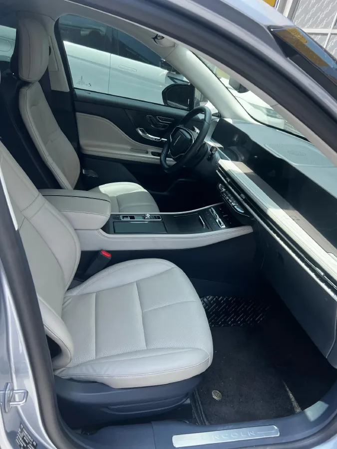 2023 Lincoln Corsair 2.0T 261HP L4 8AT,autocango,china used car exporter,china ev exporter,chinese used car exporter,chinese used ev exporter