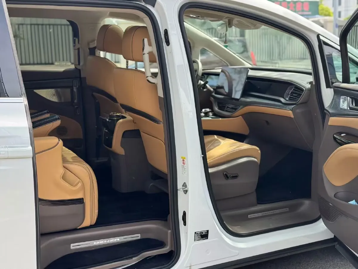 2022 HongQi HS7 3.0T 337HP V6 8AT,autocango,china used car exporter,china ev exporter,chinese used car exporter,chinese used ev exporter