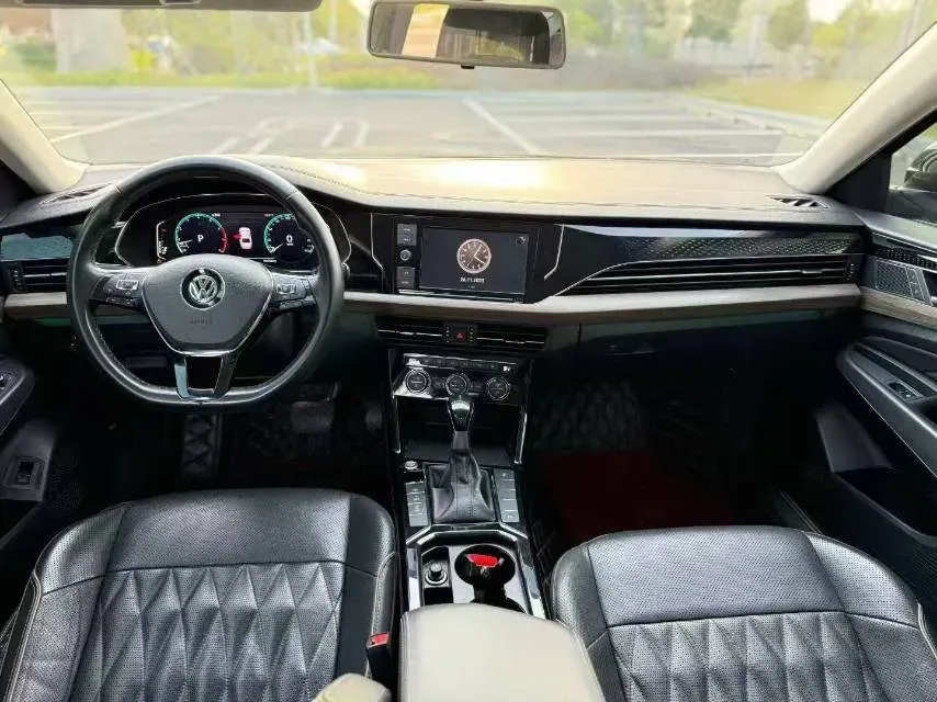 2019 Volvo V40 1.5T 152HP L4 6AT,autocango,china used car exporter,china ev exporter,chinese used car exporter,chinese used ev exporter