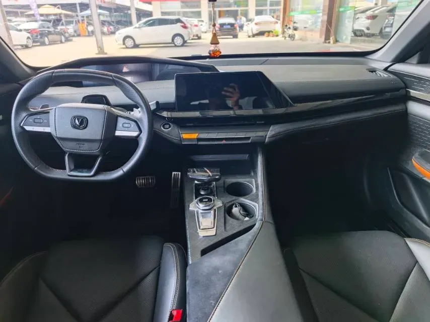 2022 ChangAn UNI-V 1.5T 188HP L4 7DCT,autocango,china used car exporter,china ev exporter,chinese used car exporter,chinese used ev exporter