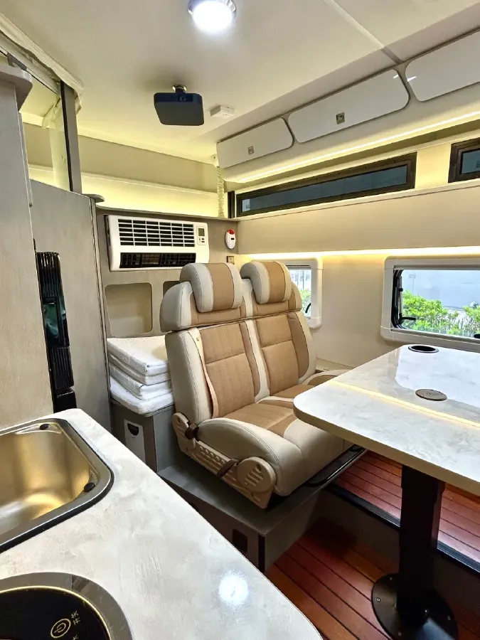 2011 Toyota Hiace 2.7L 154HP L4 4AT,autocango,china used car exporter,china ev exporter,chinese used car exporter,chinese used ev exporter