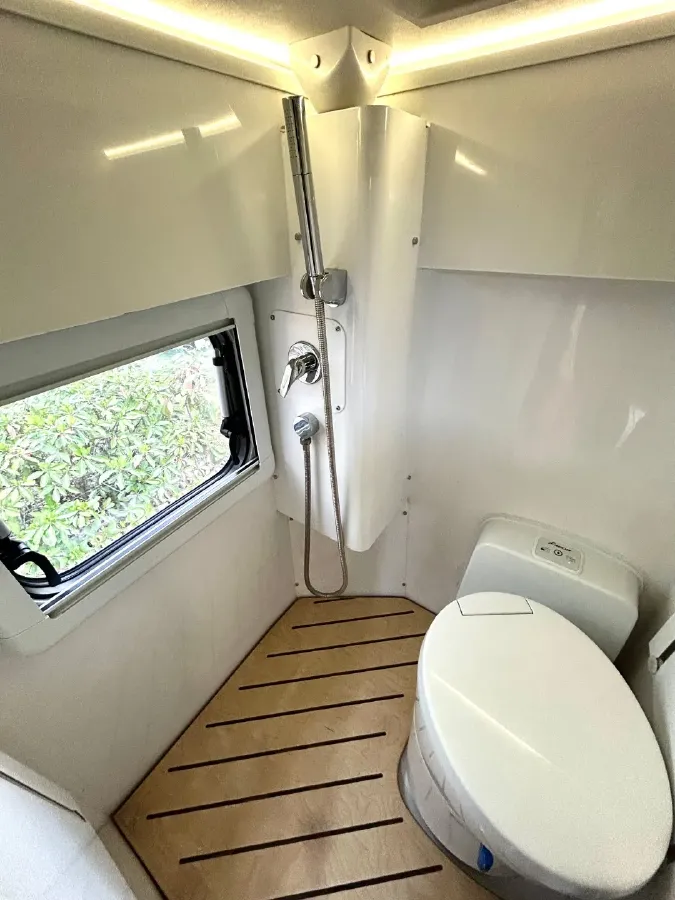 2011 Toyota Hiace 2.7L 154HP L4 4AT,autocango,china used car exporter,china ev exporter,chinese used car exporter,chinese used ev exporter