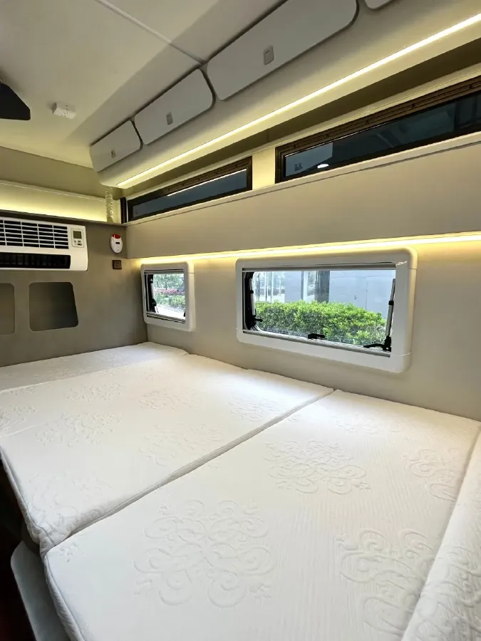 2011 Toyota Hiace 2.7L 154HP L4 4AT,autocango,china used car exporter,china ev exporter,chinese used car exporter,chinese used ev exporter