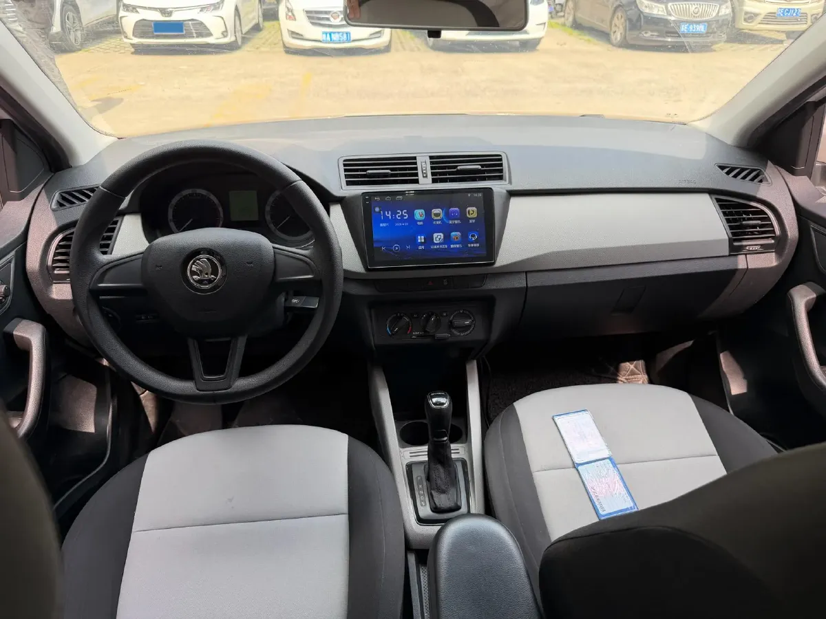 2017 Skoda Fabia 1.4L 90HP L4 6AT,autocango,china used car exporter,china ev exporter,chinese used car exporter,chinese used ev exporter