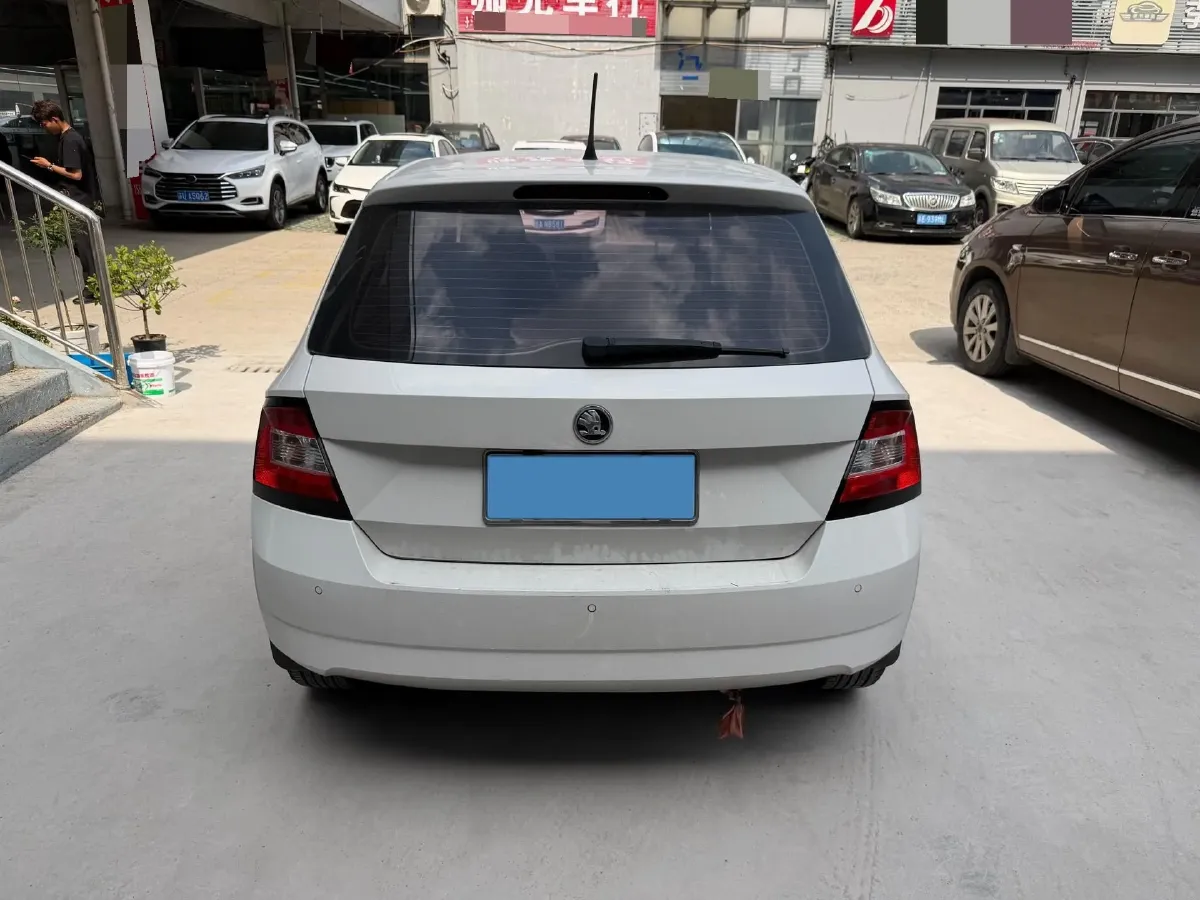 2017 Skoda Fabia 1.4L 90HP L4 6AT,autocango,china used car exporter,china ev exporter,chinese used car exporter,chinese used ev exporter