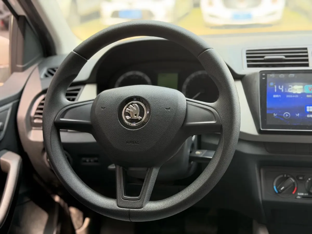 2017 Skoda Fabia 1.4L 90HP L4 6AT,autocango,china used car exporter,china ev exporter,chinese used car exporter,chinese used ev exporter