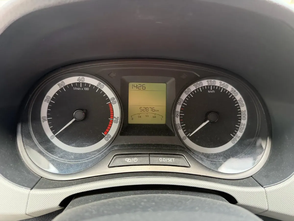 2017 Skoda Fabia 1.4L 90HP L4 6AT,autocango,china used car exporter,china ev exporter,chinese used car exporter,chinese used ev exporter