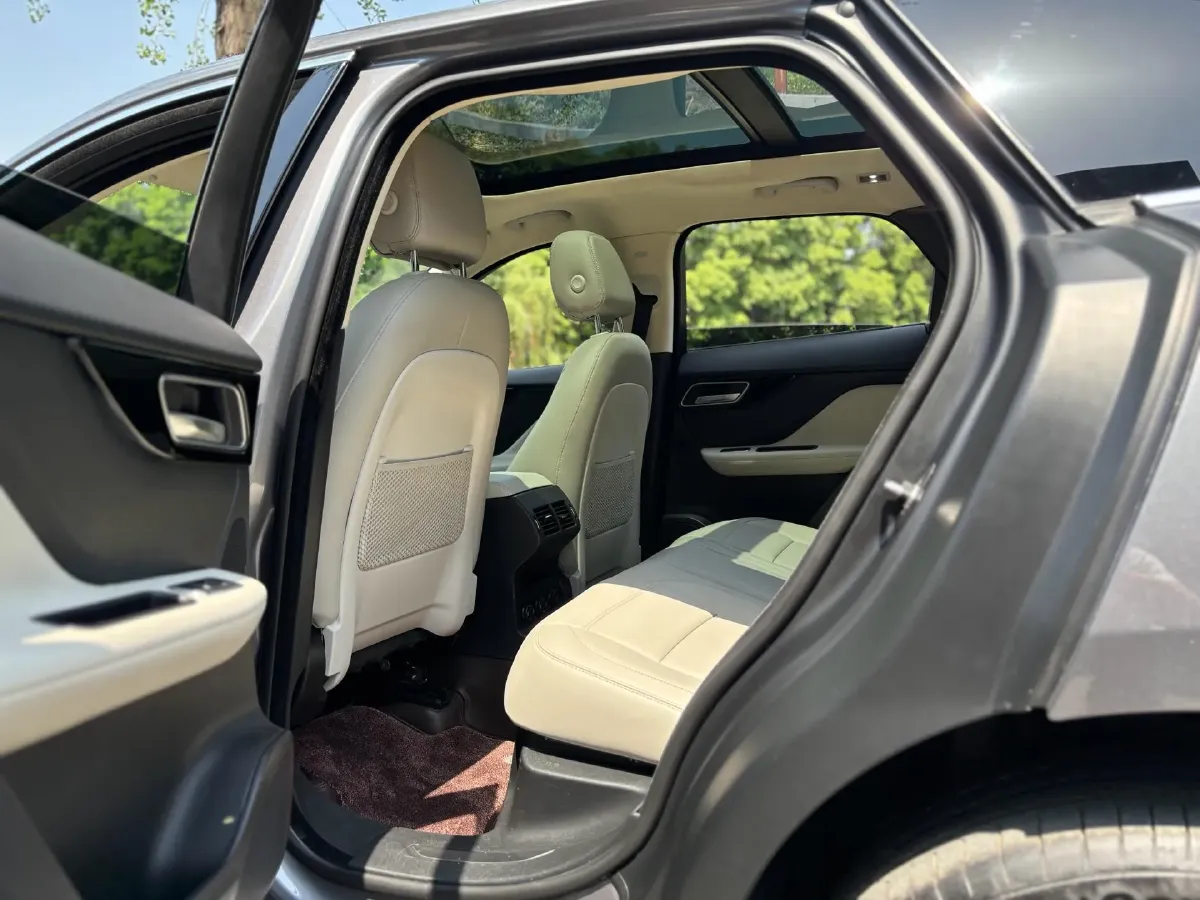 2020 Jaguar F-PACE 2.0T 250HP L4 8AT,autocango,china used car exporter,china ev exporter,chinese used car exporter,chinese used ev exporter