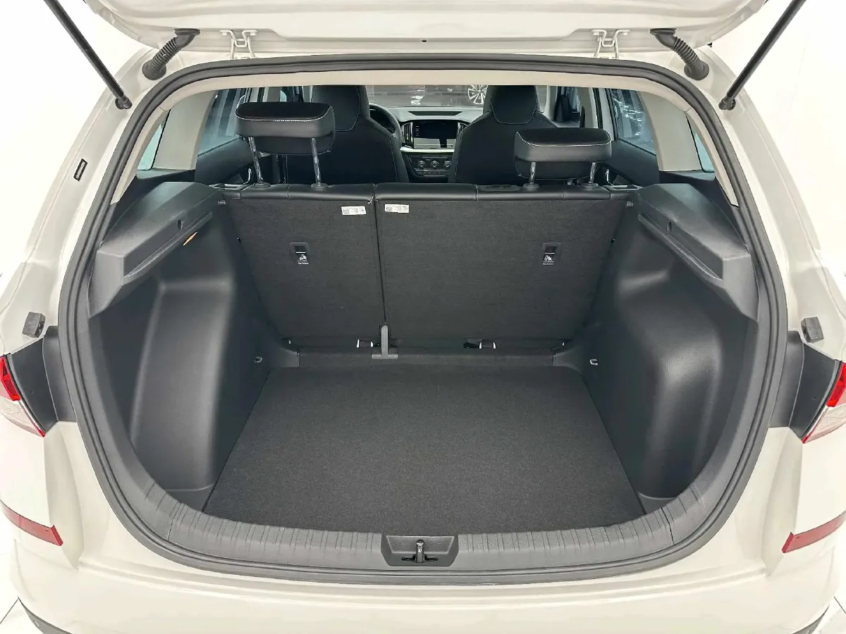 2021 Skoda Kamiq 1.5L 112HP L4 6AT,autocango,china used car exporter,china ev exporter,chinese used car exporter,chinese used ev exporter