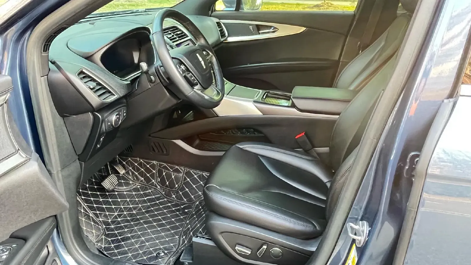 2019 Lincoln Nautilus 2.0T 235HP L4 8AT,autocango,china used car exporter,china ev exporter,chinese used car exporter,chinese used ev exporter