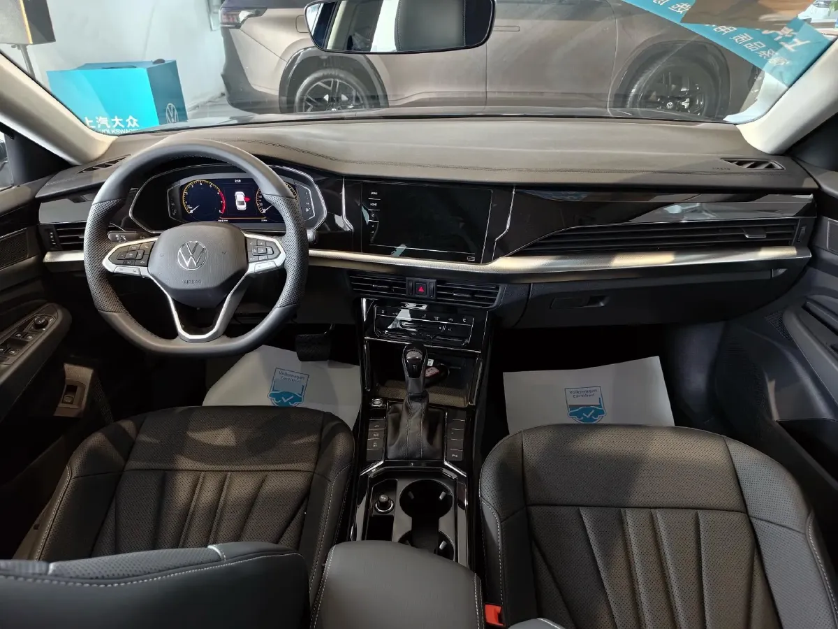 2025 Volkswagen Passat 2.0T 220HP L4 7DCT,autocango,china used car exporter,china ev exporter,chinese used car exporter,chinese used ev exporter