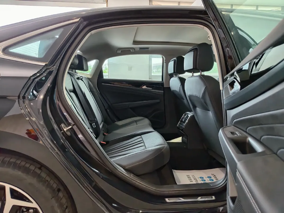 2025 Volkswagen Passat 2.0T 220HP L4 7DCT,autocango,china used car exporter,china ev exporter,chinese used car exporter,chinese used ev exporter