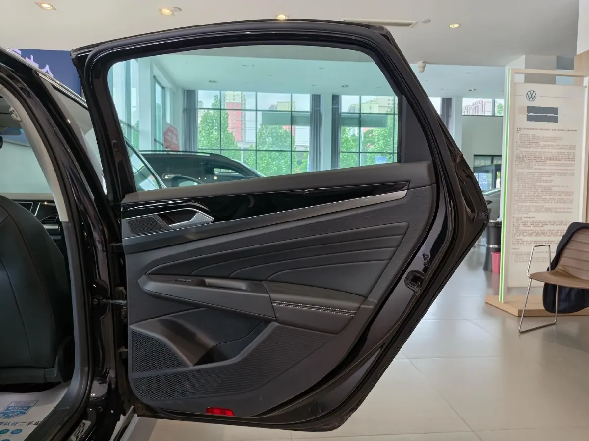 2025 Volkswagen Passat 2.0T 220HP L4 7DCT,autocango,china used car exporter,china ev exporter,chinese used car exporter,chinese used ev exporter