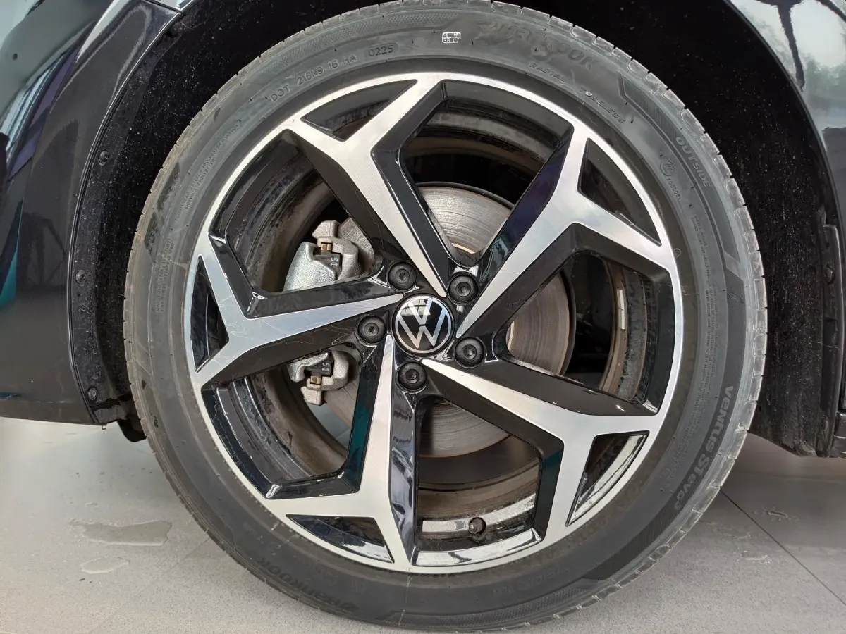 2025 Volkswagen Passat 2.0T 220HP L4 7DCT,autocango,china used car exporter,china ev exporter,chinese used car exporter,chinese used ev exporter