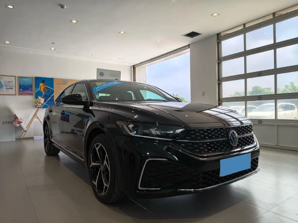 2025 Volkswagen Passat 2.0T 220HP L4 7DCT,autocango,china used car exporter,china ev exporter,chinese used car exporter,chinese used ev exporter