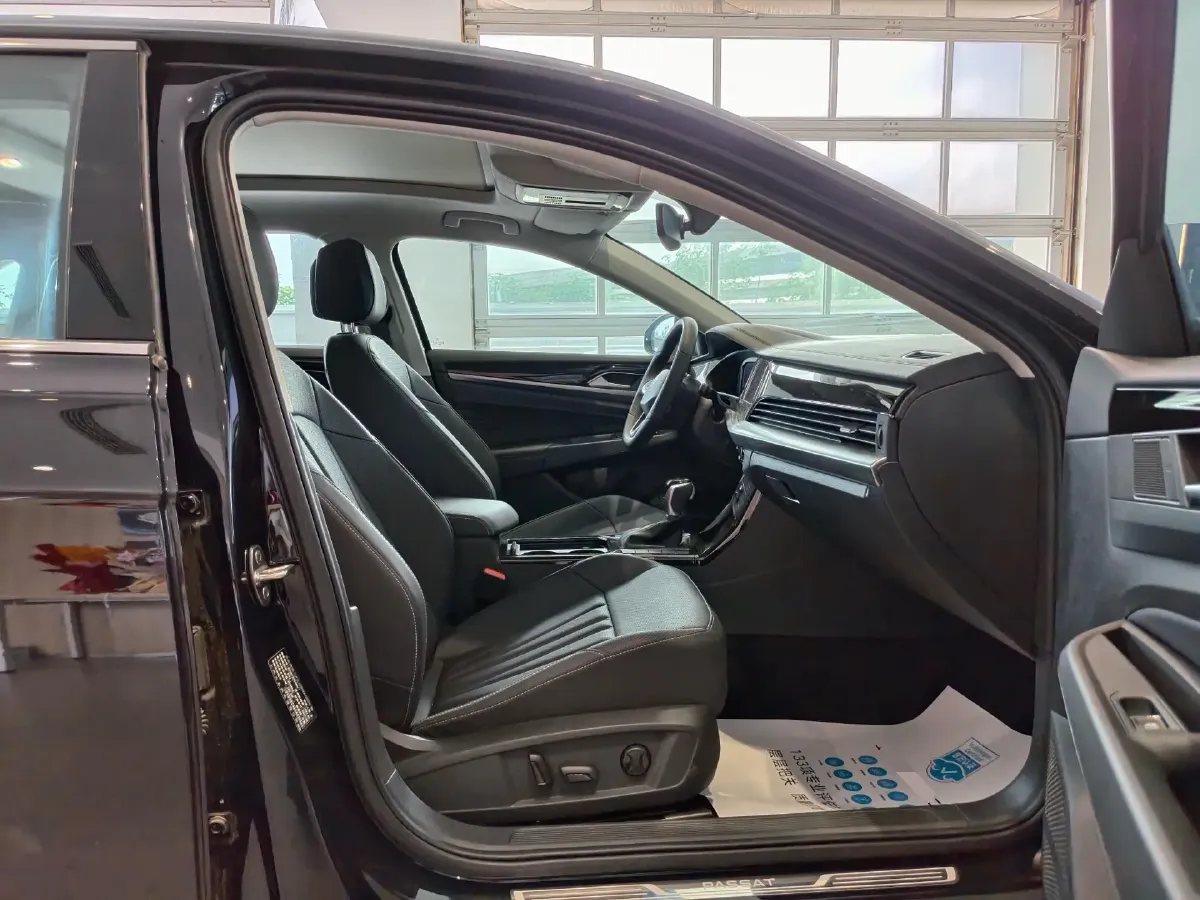 2025 Volkswagen Passat 2.0T 220HP L4 7DCT,autocango,china used car exporter,china ev exporter,chinese used car exporter,chinese used ev exporter