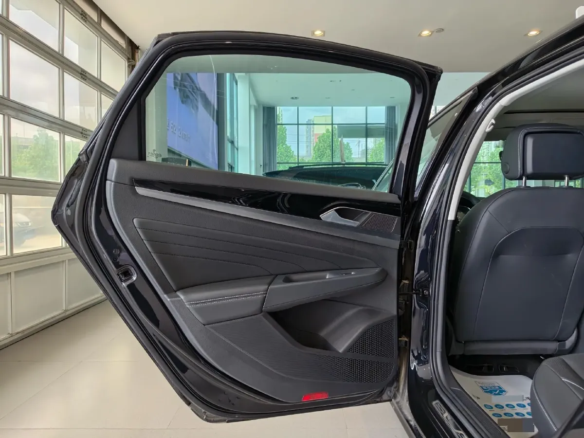 2025 Volkswagen Passat 2.0T 220HP L4 7DCT,autocango,china used car exporter,china ev exporter,chinese used car exporter,chinese used ev exporter