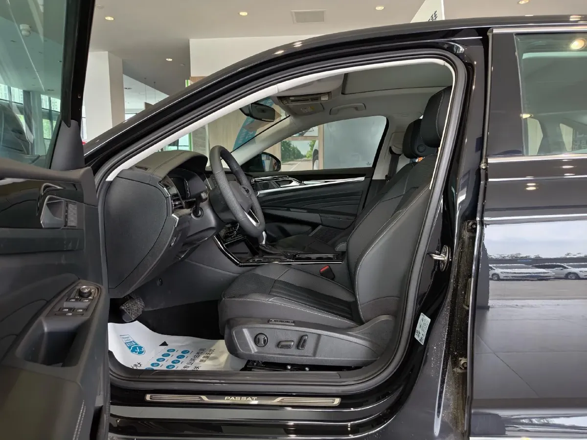 2025 Volkswagen Passat 2.0T 220HP L4 7DCT,autocango,china used car exporter,china ev exporter,chinese used car exporter,chinese used ev exporter