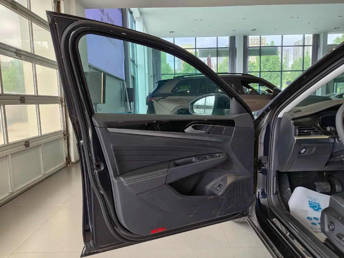 2025 Volkswagen Passat 2.0T 220HP L4 7DCT,autocango,china used car exporter,china ev exporter,chinese used car exporter,chinese used ev exporter