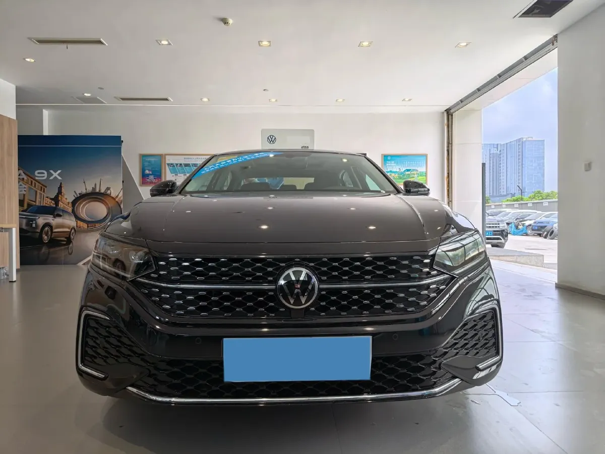 2025 Volkswagen Passat 2.0T 220HP L4 7DCT,autocango,china used car exporter,china ev exporter,chinese used car exporter,chinese used ev exporter