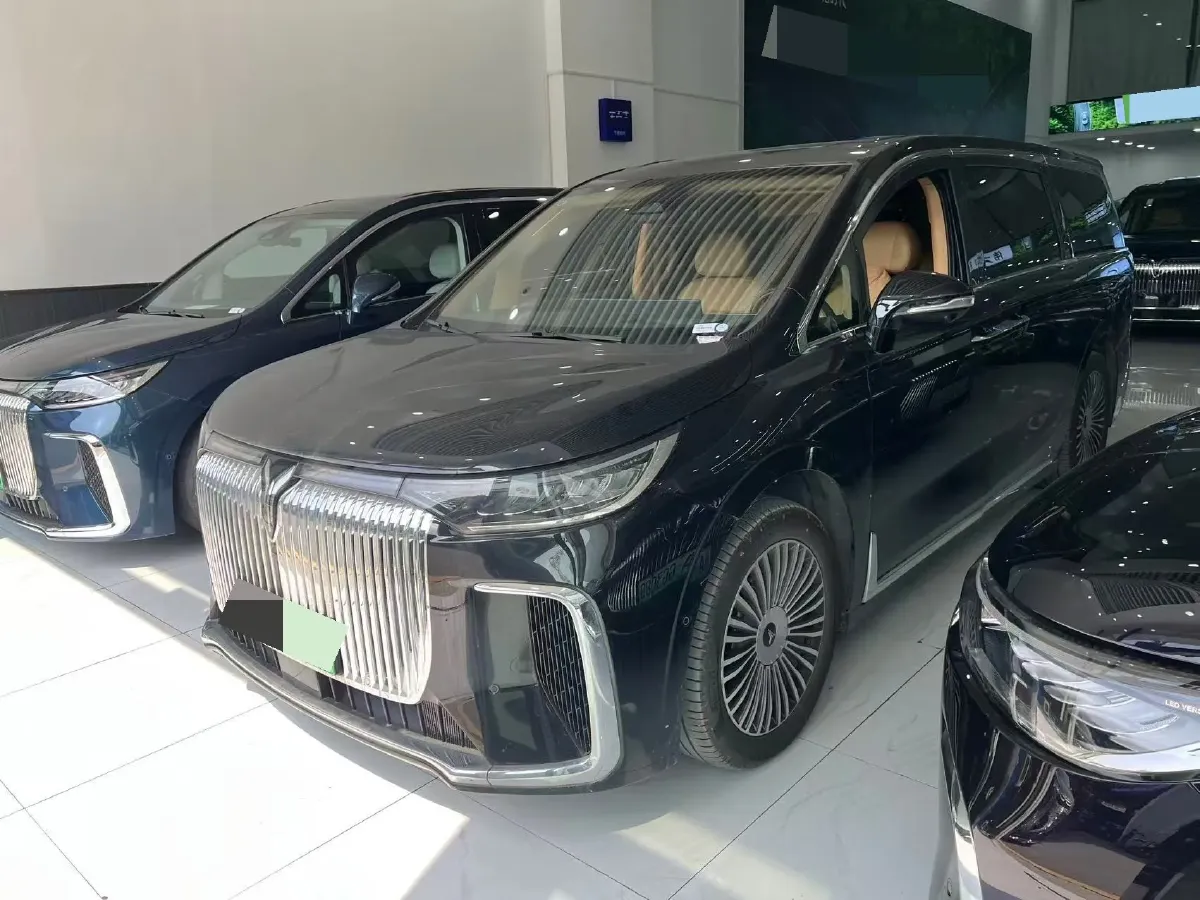 2025 Voyah Dream 1.5T 150HP L4 PHEV 41.7KWH,autocango,china used car exporter,china ev exporter,chinese used car exporter,chinese used ev exporter
