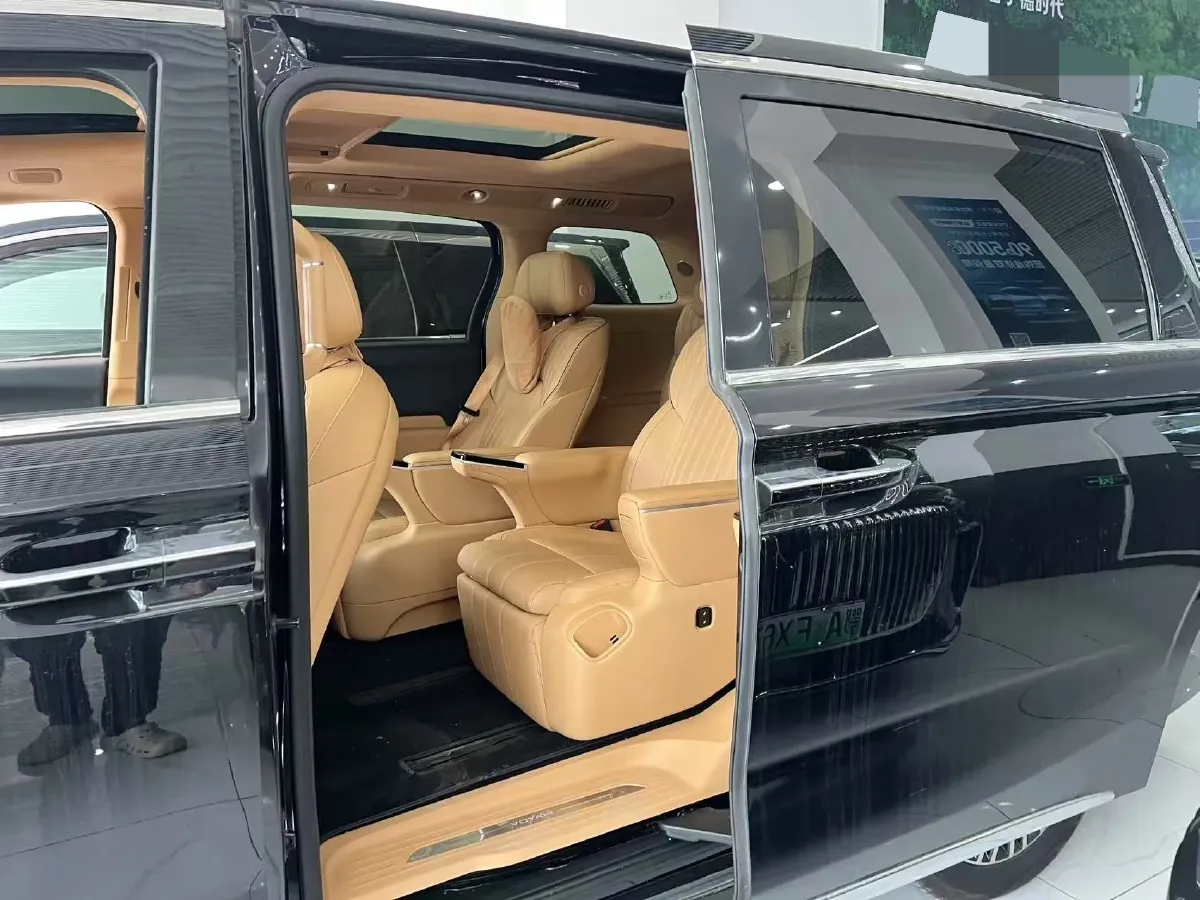 2025 Voyah Dream 1.5T 150HP L4 PHEV 41.7KWH,autocango,china used car exporter,china ev exporter,chinese used car exporter,chinese used ev exporter