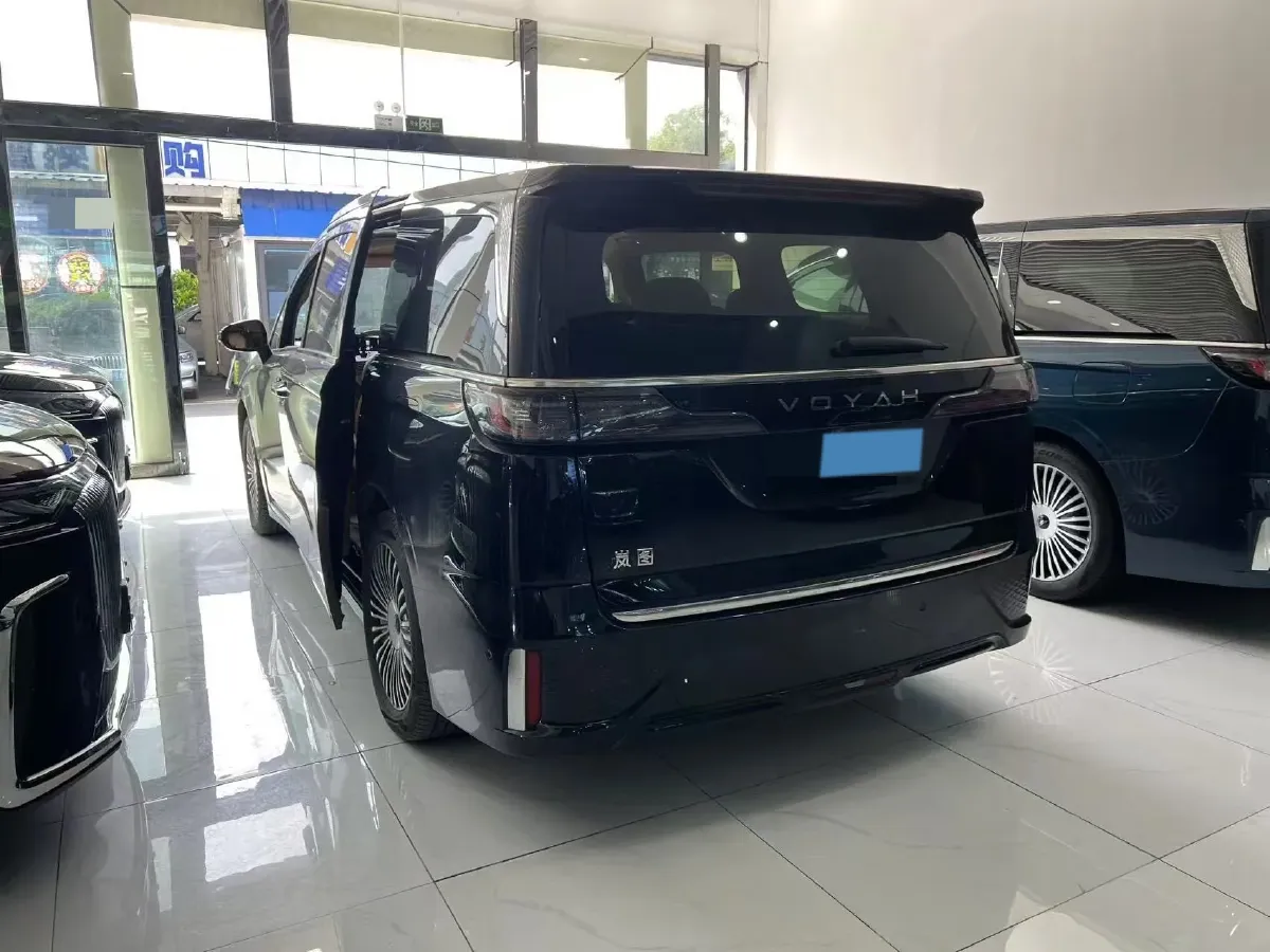 2025 Voyah Dream 1.5T 150HP L4 PHEV 41.7KWH,autocango,china used car exporter,china ev exporter,chinese used car exporter,chinese used ev exporter