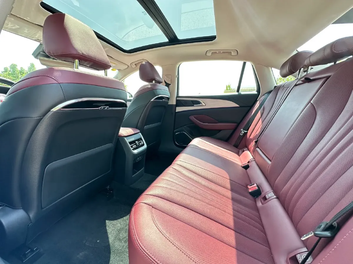 2024 HongQi H5 2.0T 224HP L4 8AT,autocango,china used car exporter,china ev exporter,chinese used car exporter,chinese used ev exporter