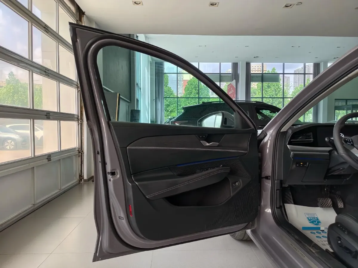 2025 Volkswagen Passat 2.0T 220HP L4 7DCT,autocango,china used car exporter,china ev exporter,chinese used car exporter,chinese used ev exporter