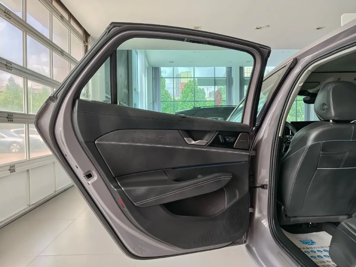 2025 Volkswagen Passat 2.0T 220HP L4 7DCT,autocango,china used car exporter,china ev exporter,chinese used car exporter,chinese used ev exporter