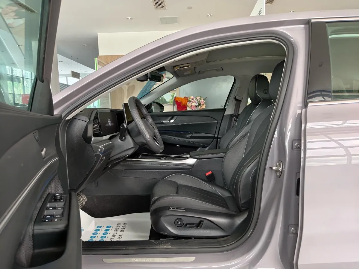 2025 Volkswagen Passat 2.0T 220HP L4 7DCT,autocango,china used car exporter,china ev exporter,chinese used car exporter,chinese used ev exporter