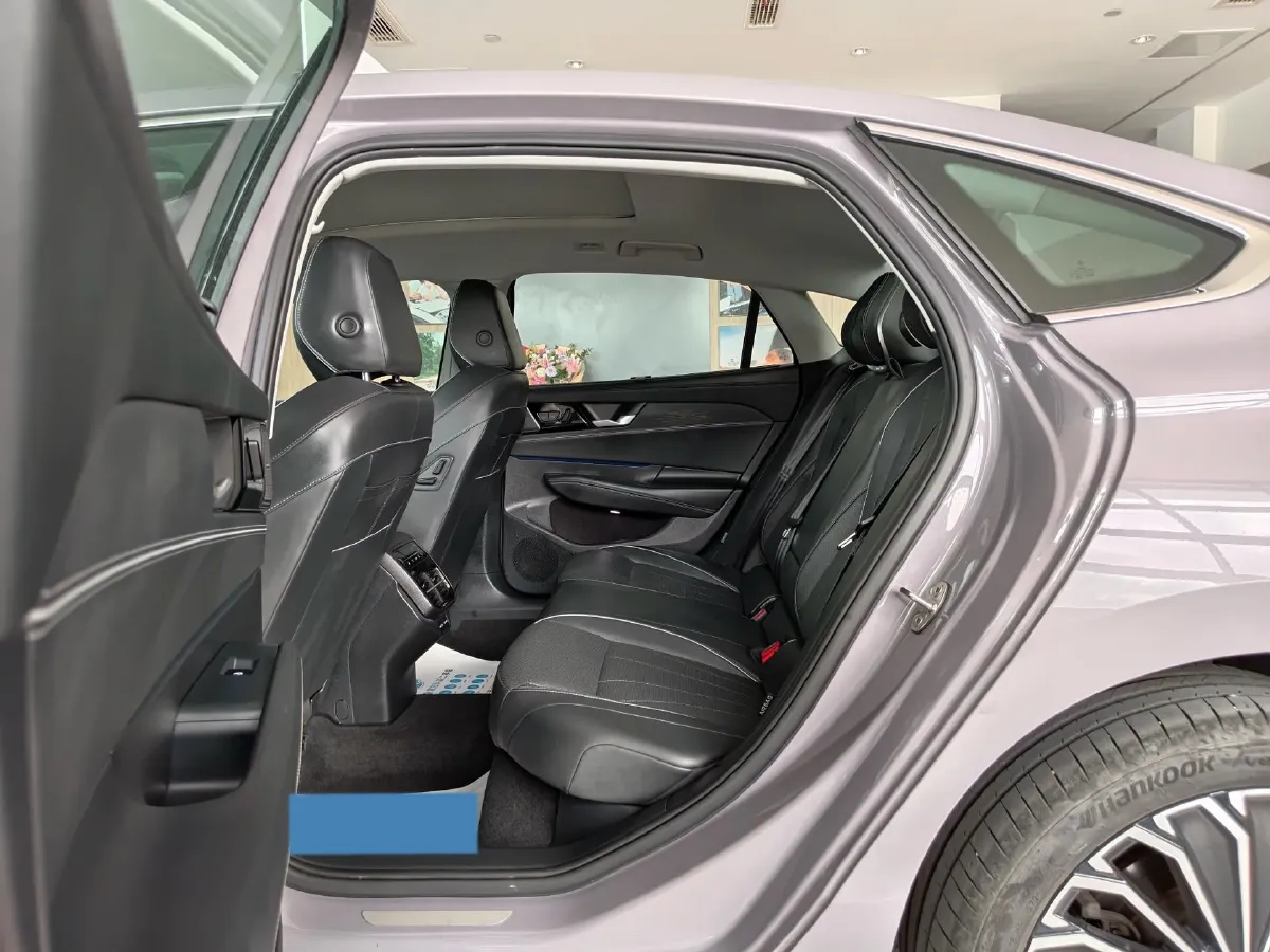 2025 Volkswagen Passat 2.0T 220HP L4 7DCT,autocango,china used car exporter,china ev exporter,chinese used car exporter,chinese used ev exporter