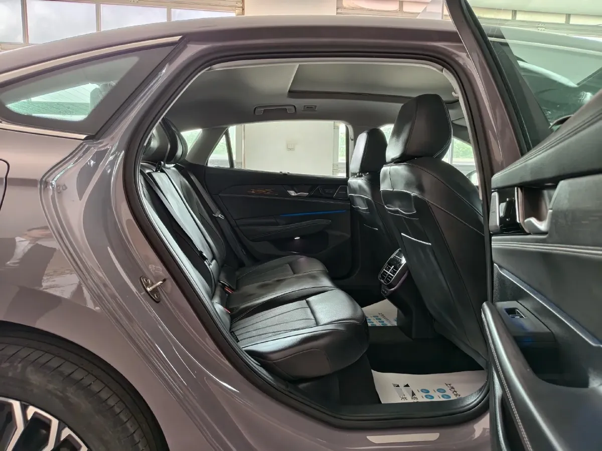 2025 Volkswagen Passat 2.0T 220HP L4 7DCT,autocango,china used car exporter,china ev exporter,chinese used car exporter,chinese used ev exporter