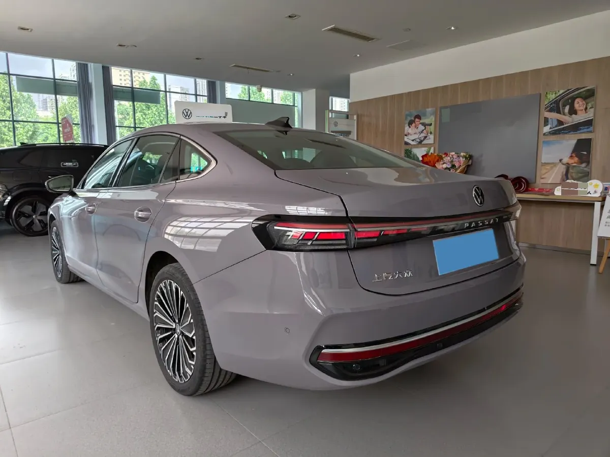 2025 Volkswagen Passat 2.0T 220HP L4 7DCT,autocango,china used car exporter,china ev exporter,chinese used car exporter,chinese used ev exporter