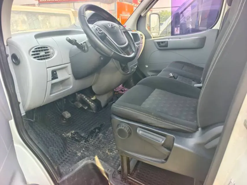 2020 MAXUS XinTu V80 2.5T 136HP L4 6MT,autocango,china used car exporter,china ev exporter,chinese used car exporter,chinese used ev exporter