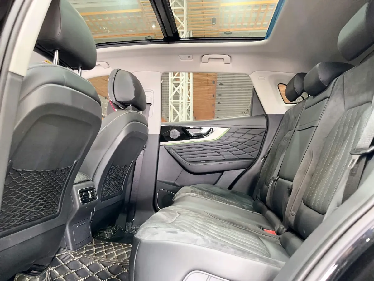 2022 HongQi HS5 2.0T 224HP L4 6AT,autocango,china used car exporter,china ev exporter,chinese used car exporter,chinese used ev exporter