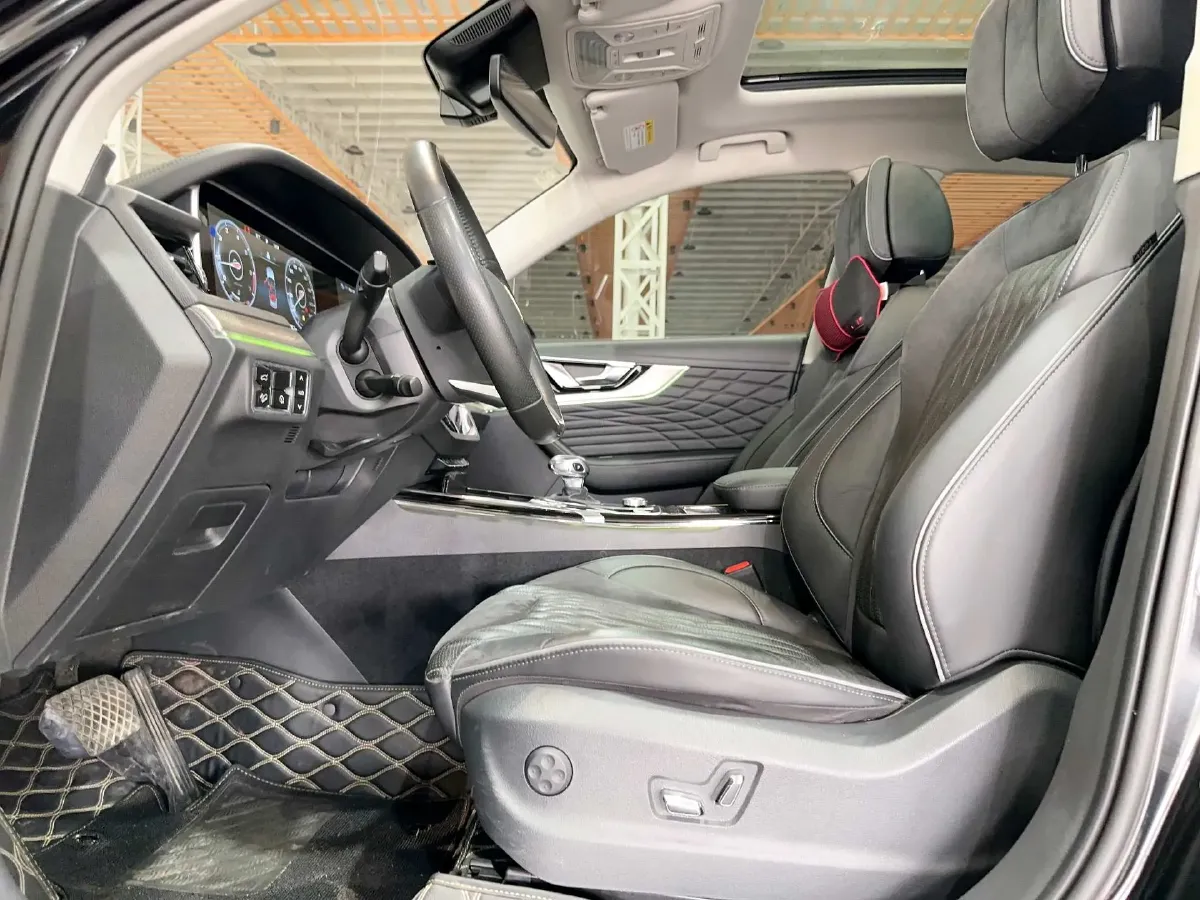 2022 HongQi HS5 2.0T 224HP L4 6AT,autocango,china used car exporter,china ev exporter,chinese used car exporter,chinese used ev exporter