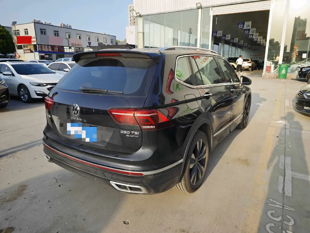 2023 Volkswagen Tiguan L 2.0T 220HP L4 7DCT,autocango,china used car exporter,china ev exporter,chinese used car exporter,chinese used ev exporter